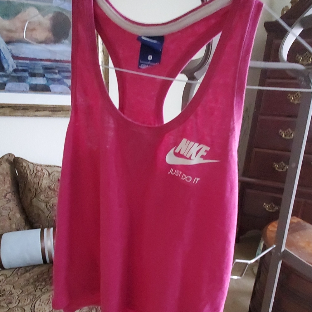 Nike racer back tank wwhite shorts - Picture 4 of 4